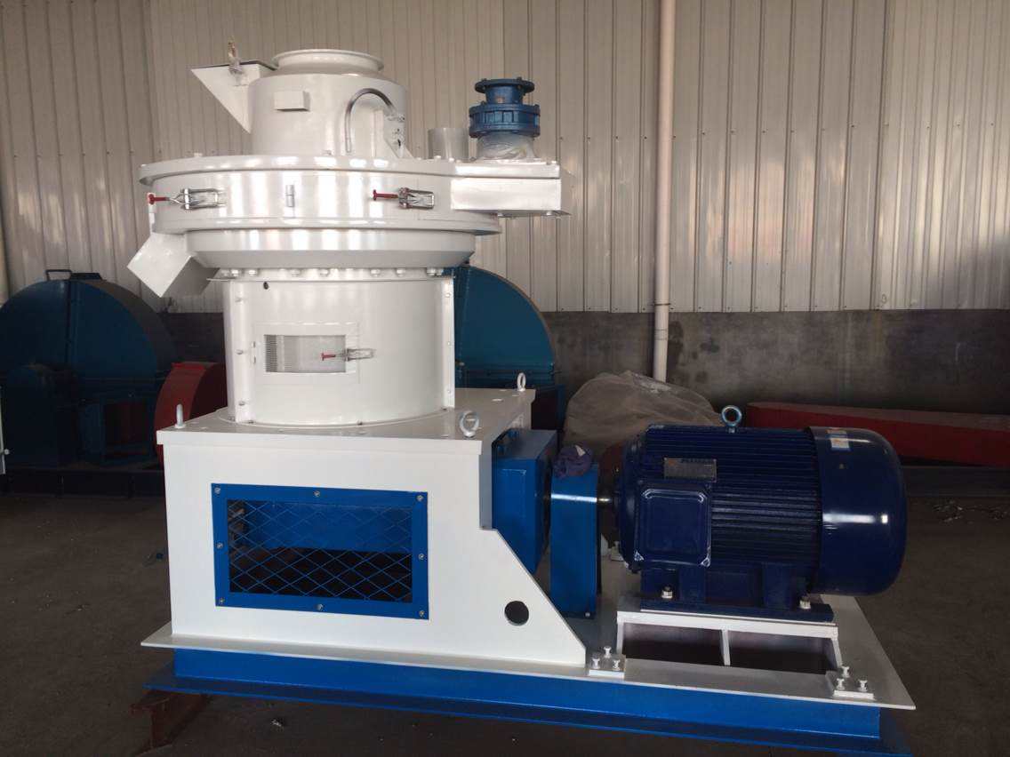 生物質(zhì)秸稈顆粒機(jī)減輕環(huán)境負(fù)擔(dān)， 幫助農(nóng)民致富！